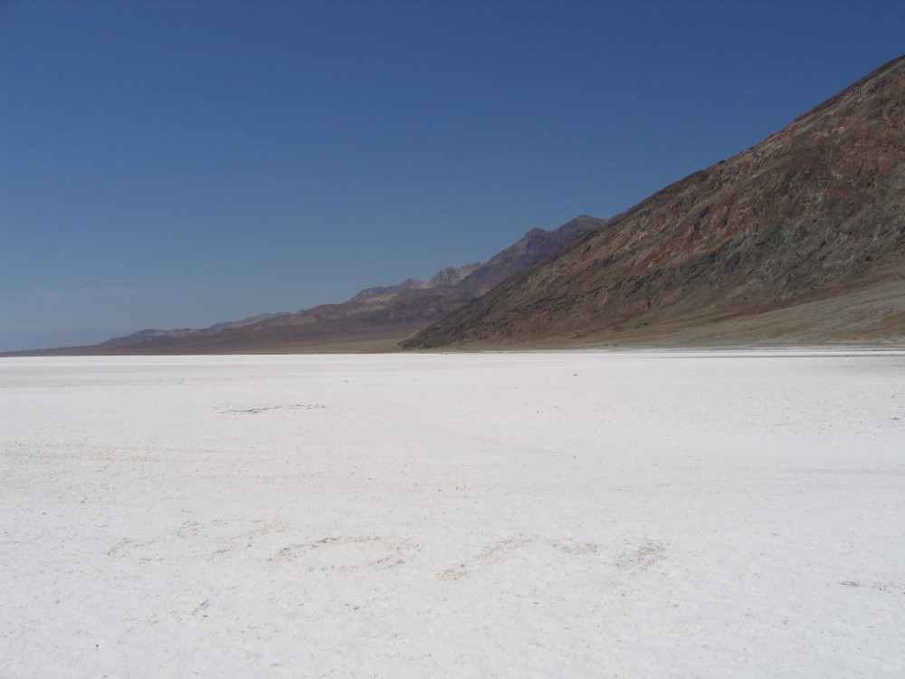 Death valley -- salt flat near badwater junction-2